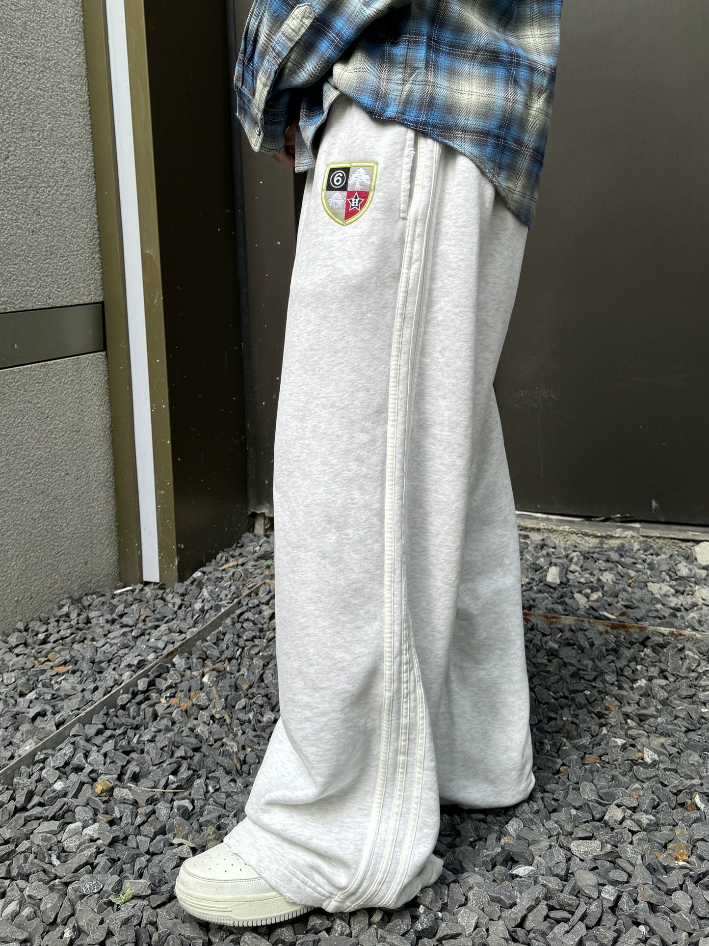 Untold Embroidery Badge Baggy Sweatpants