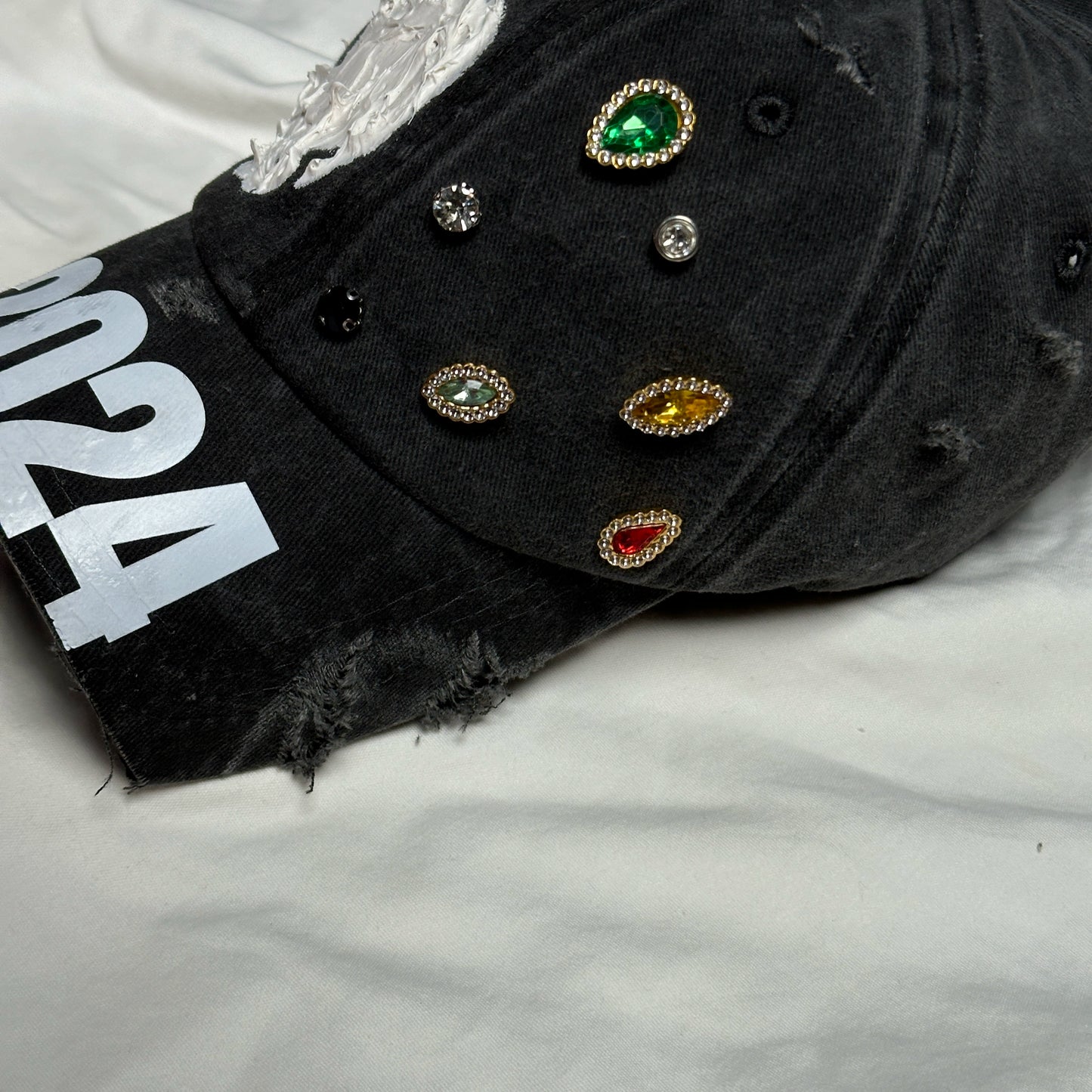 UNTOLD HAND BRIM DISTRESSED 2024 CUT WASHED CAP