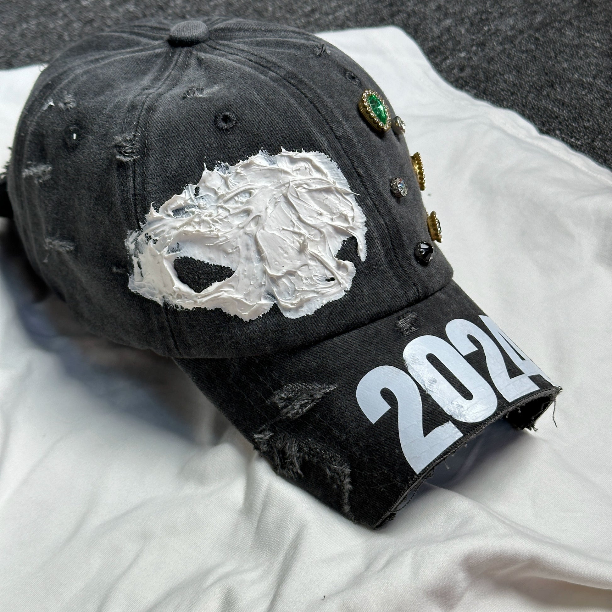 UNTOLD HAND BRIM DISTRESSED 2024 CUT WASHED CAP