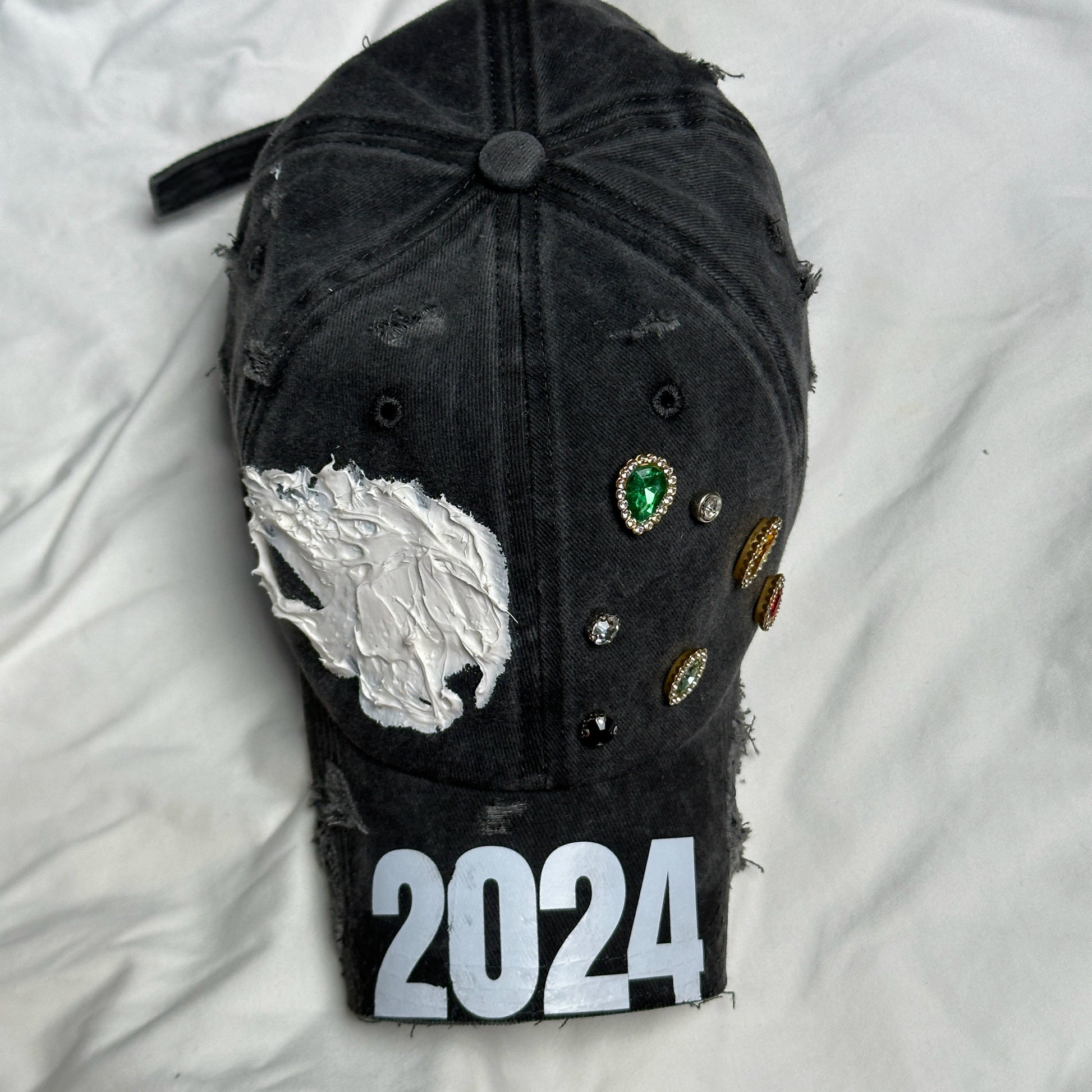 UNTOLD HAND BRIM DISTRESSED 2024 CUT WASHED CAP