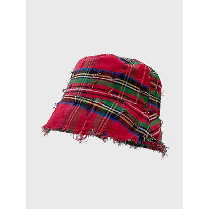 DISTRESSED PLAIDED BUCKET HAT